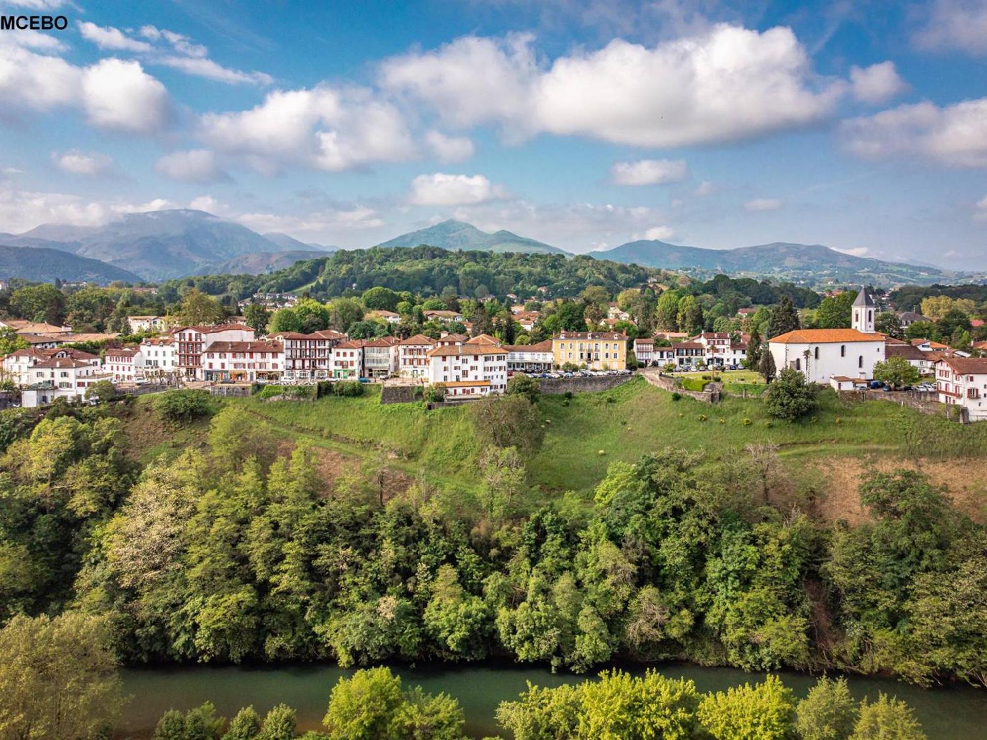 Appartement T2 A Cambo-Les-Bains Avec Piscine, Terrasse Et Parking Prive, Proche Des Thermes - Fr-1-495-82 Luaran gambar